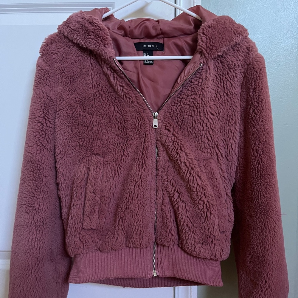 small forever 21 mauve fuzzy cropped zip up hoodie
